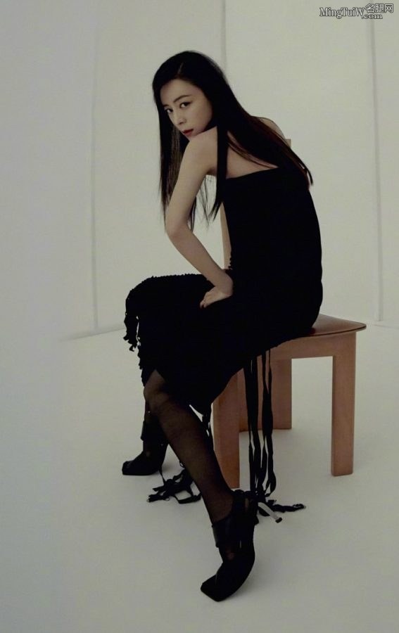 女星张静初丝袜腿写真(1/2)