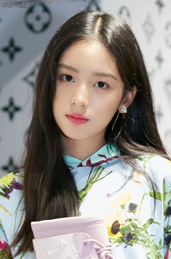 纯净的邻家美女周也玉腿短靴活动图(3/3)