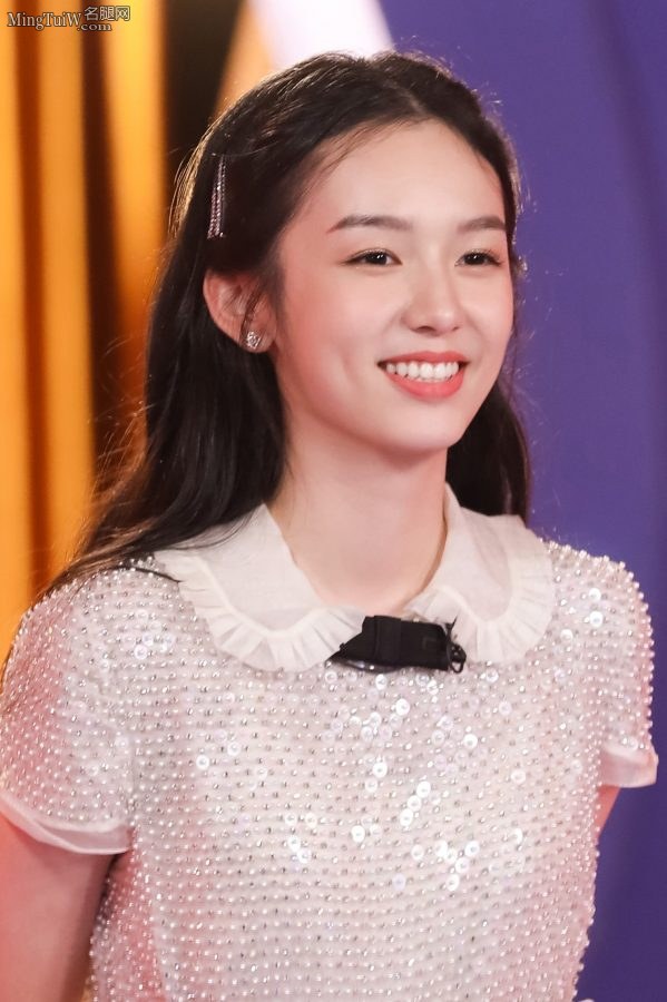 《快乐大本营》可爱明星周也纤细美腿(3/4)