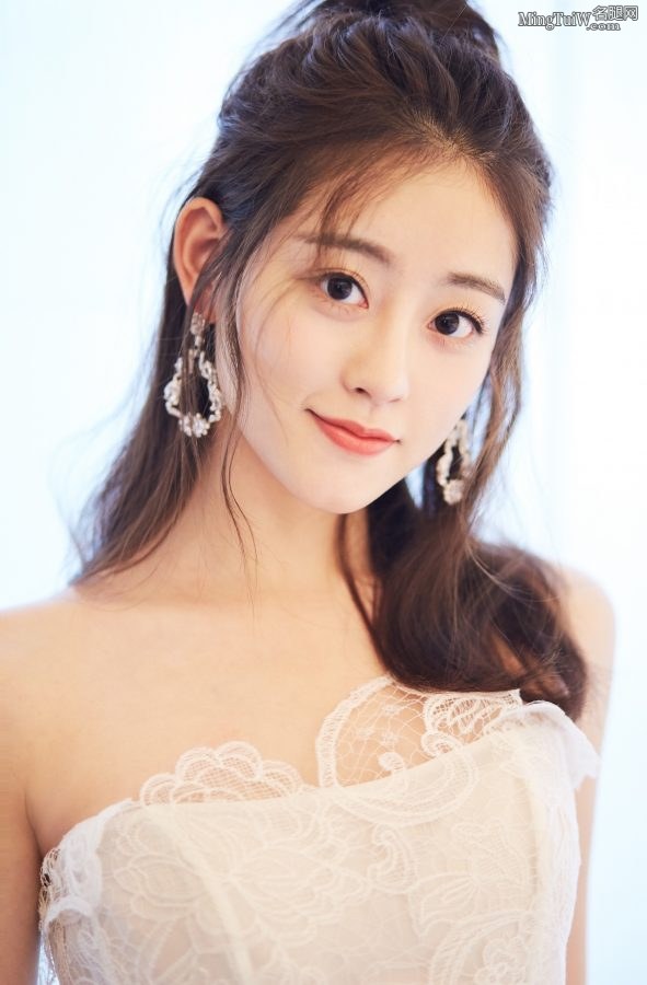 甜甜的美少女祝绪丹玉腿光滑踩银色尖头高跟(3/5)