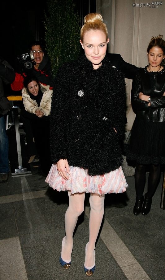 好莱坞女星凯特·波斯沃斯Kate Bosworth光泽白丝袜腿（第2张/共5张）