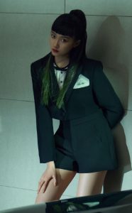 美腿女明星关晓彤代言奥迪A3轿车