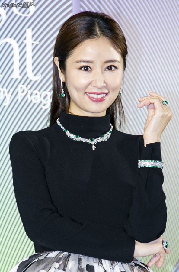 林心如高雅装扮踩凉高跟露脚背纹身(5/12)