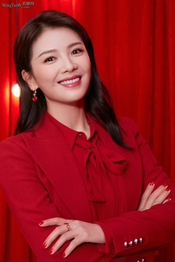 女星刘涛穿红裙脚踩经典尖头细高跟(3/6)