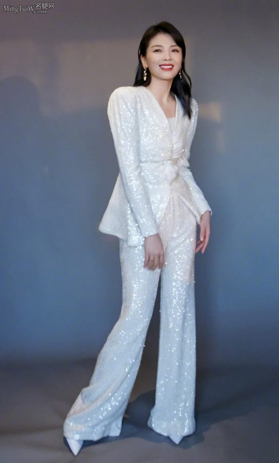 美姐刘涛身穿银白色修身西装好看的不像话（第3张/共8张）