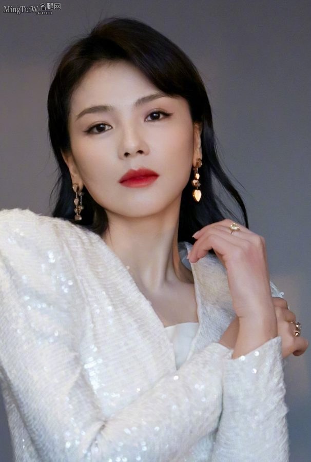 美姐刘涛身穿银白色修身西装好看的不像话(4/8)