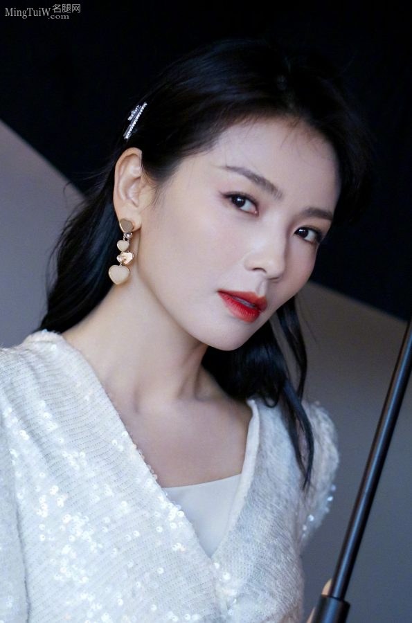 美姐刘涛身穿银白色修身西装好看的不像话(8/8)