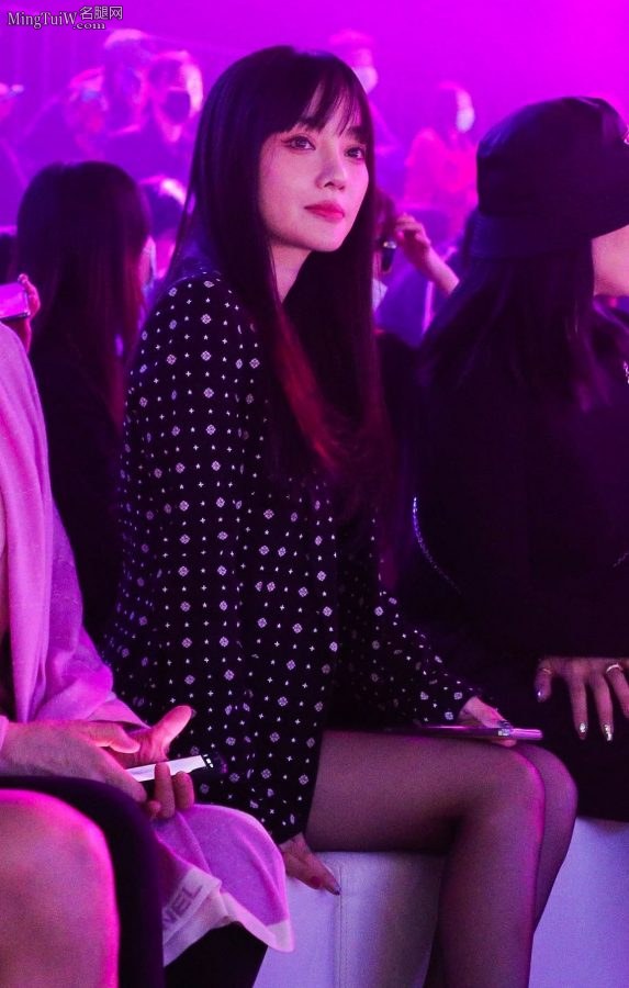 Internet celebrity Li Xiaolu wears black pantyhose to watch the show(7/8)