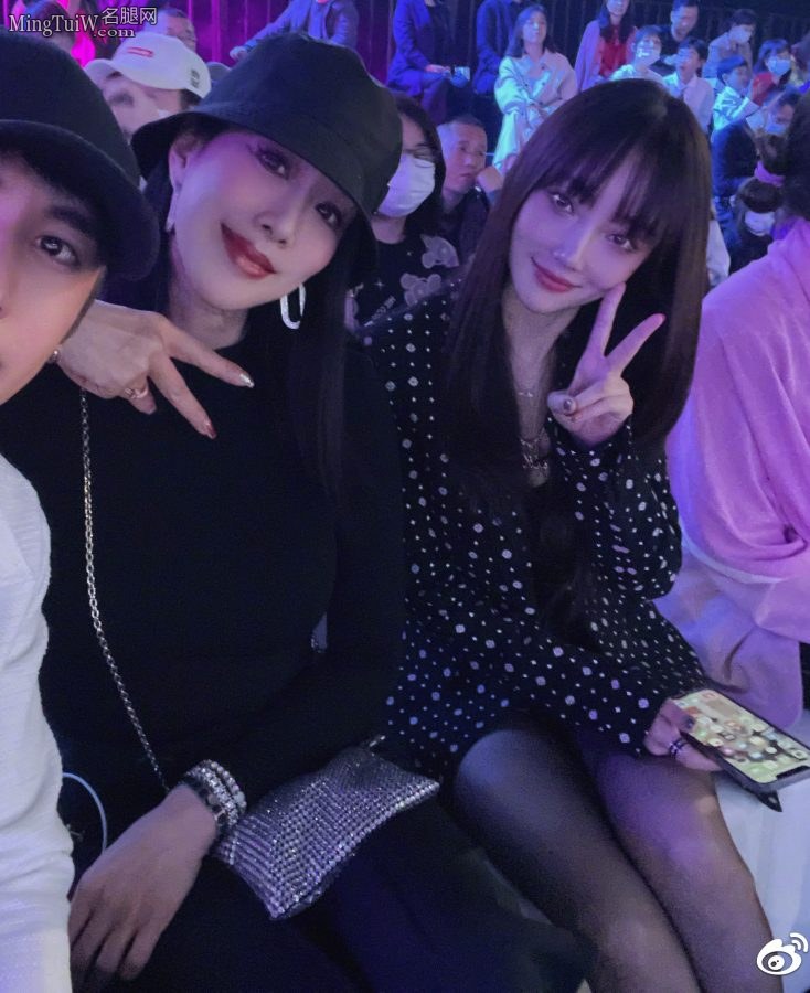 Internet celebrity Li Xiaolu wears black pantyhose to watch the show(8/8)