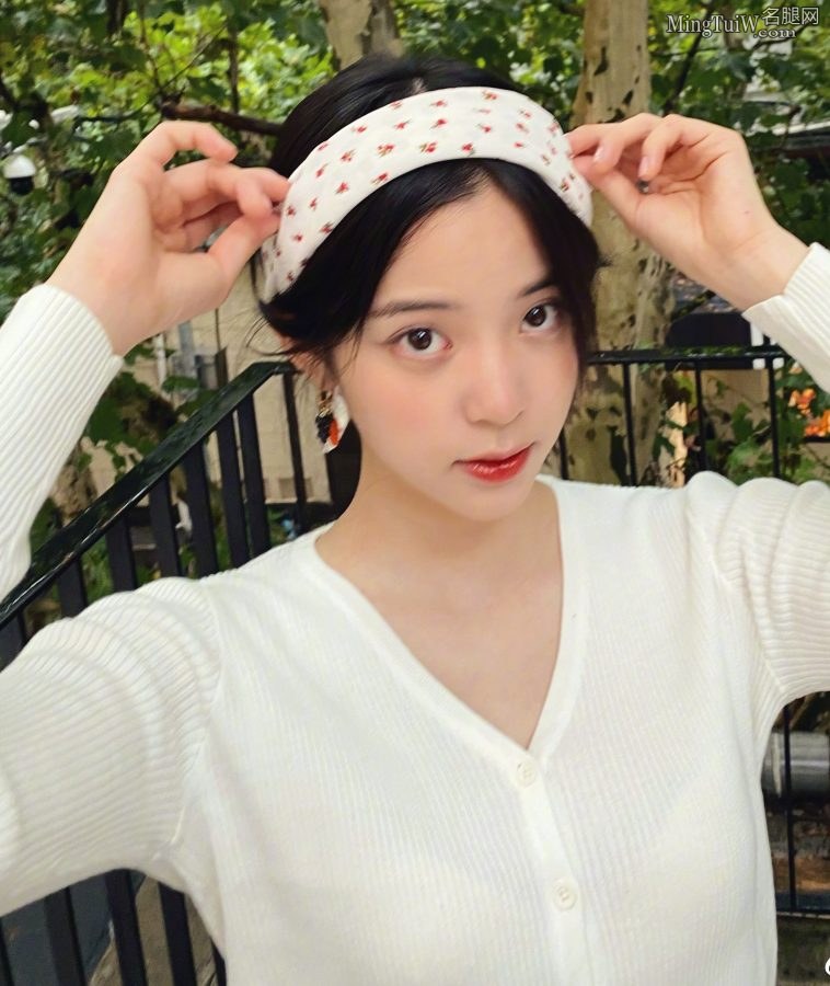 清凉夏日欧阳娜娜白皙大腿(6/6)