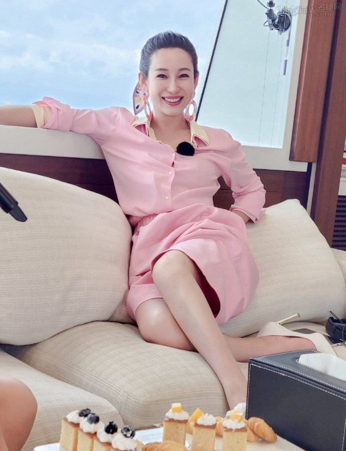 《妻子的浪漫旅行》秦海璐和刘涛好姐妹剧照(10/11)