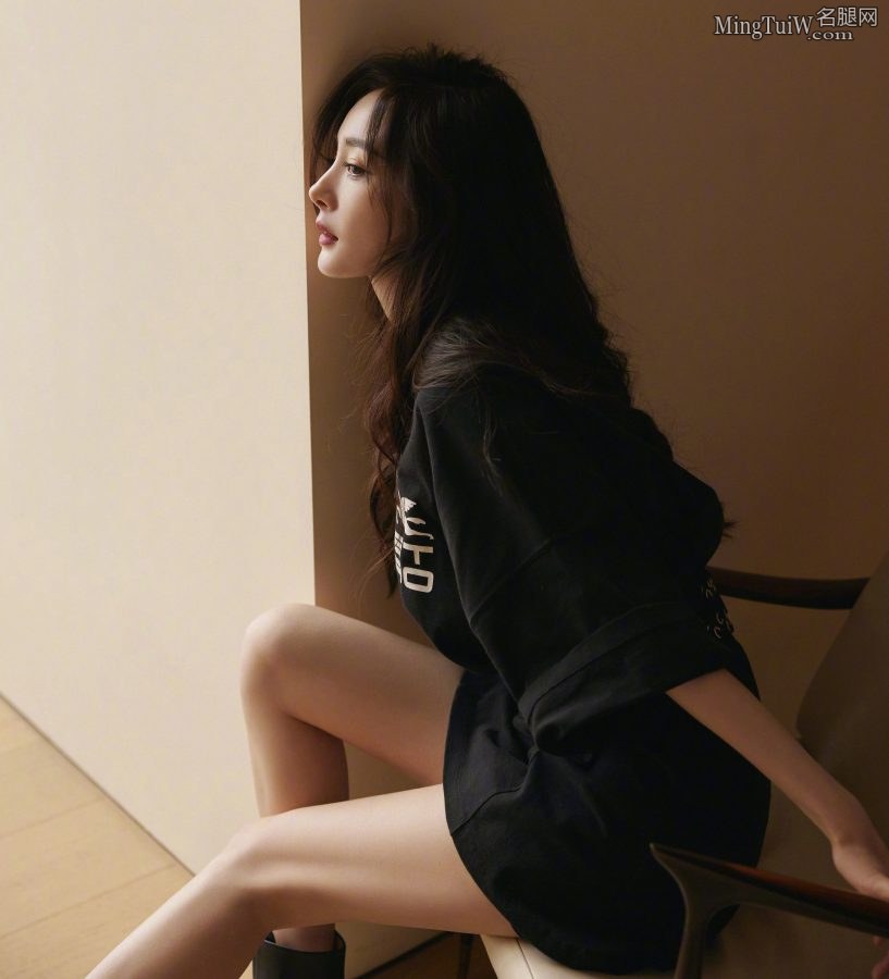女明星杨幂纤细白皙的大长腿太A了(8/10)