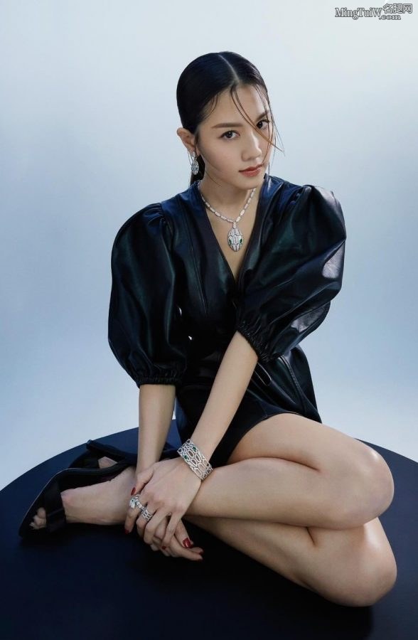周秀娜拍写真大片玉腿光滑姐姐太美了(1/2)
