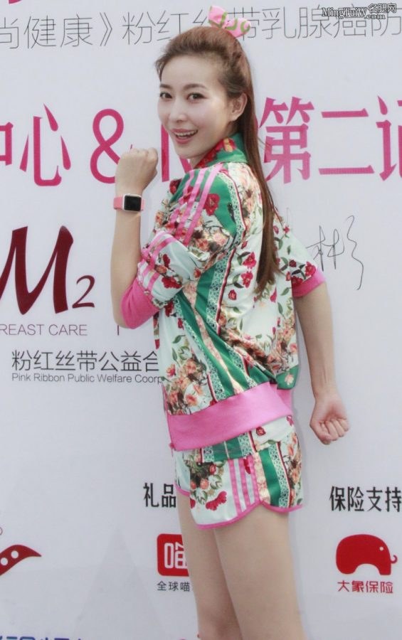 甜美御姐周知穿运动短裤大腿太靓(2/3)