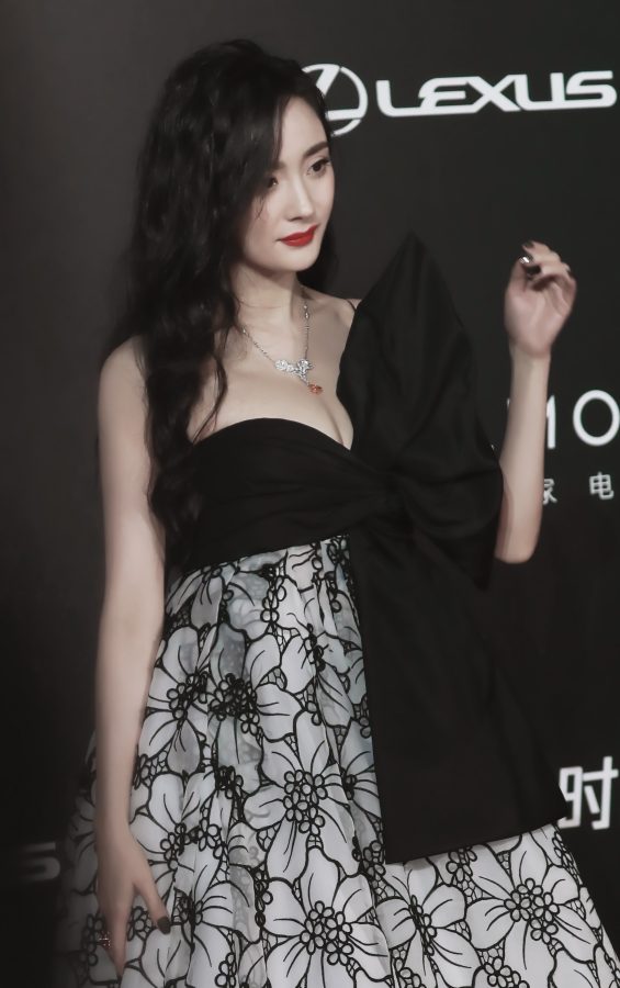 时尚先生红毯杨幂穿低胸礼服显风韵，软弹感十足(44/46)