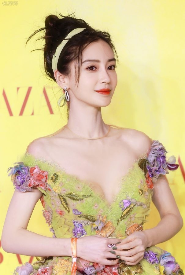 绿野仙踪杨女神Angelababy穿深V雕花裙颜值爆表(19/25)
