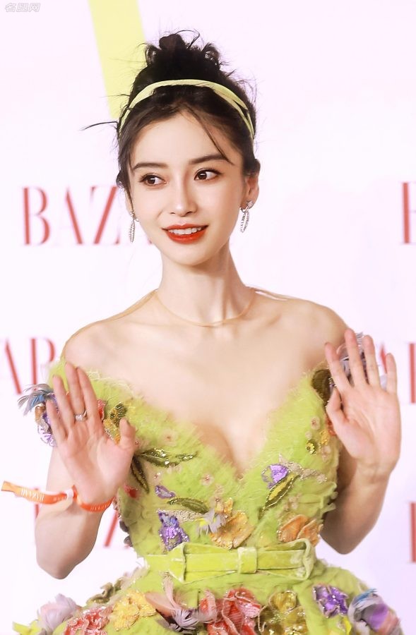 绿野仙踪杨女神Angelababy穿深V雕花裙颜值爆表(22/25)