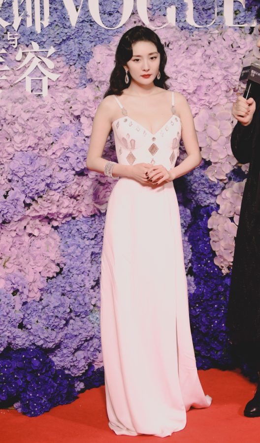 The most beautiful bride tonight, Yang Mi, has flawless legs(31/37)