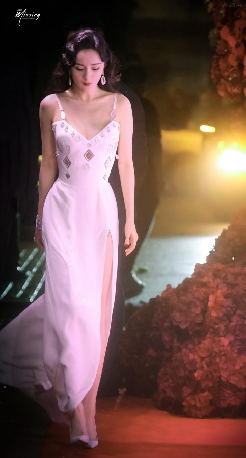 The most beautiful bride tonight, Yang Mi, has flawless legs(20/37)