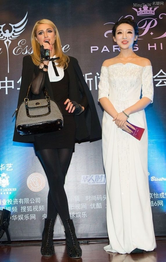 Paris Hilton商业活动现场厚黑丝袜美腿(8/8)