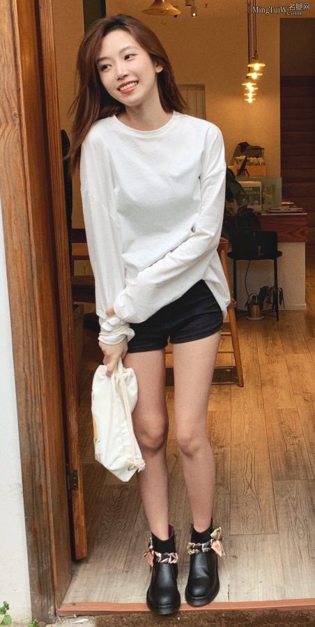 半藏森林胡文婕美腿生活照(1/8)