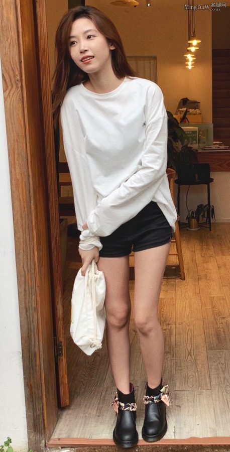 半藏森林胡文婕美腿生活照(2/8)