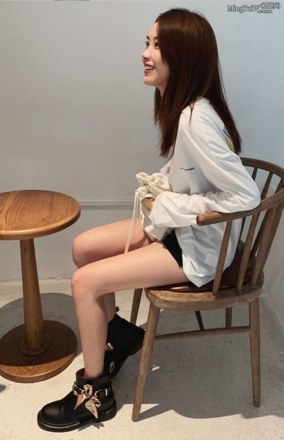 半藏森林胡文婕美腿生活照(4/8)