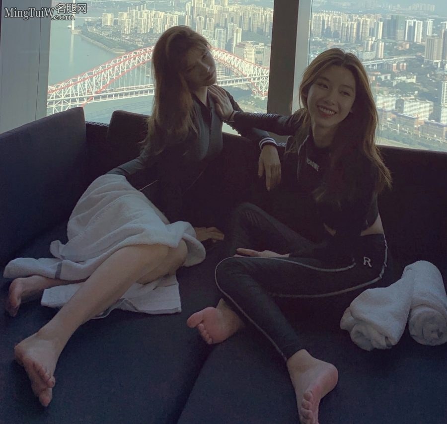 半藏森林胡文婕紧身衣玉足身材太好(1/6)