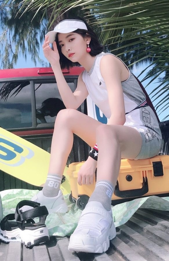 戴萌、赵粤、许佳琪美腿女孩们的快乐假期(2/2)