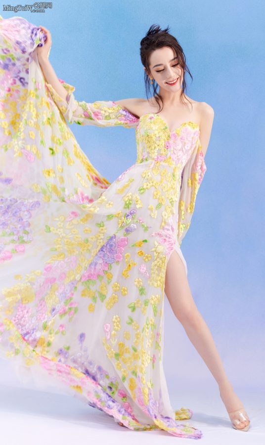 花仙子迪丽热巴玉腿美足气质温婉迷人(2/11)