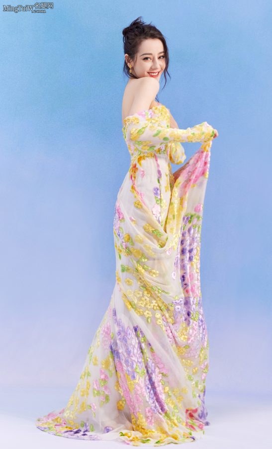 花仙子迪丽热巴玉腿美足气质温婉迷人(3/11)