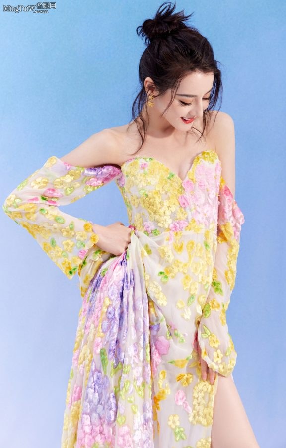 花仙子迪丽热巴玉腿美足气质温婉迷人(4/11)