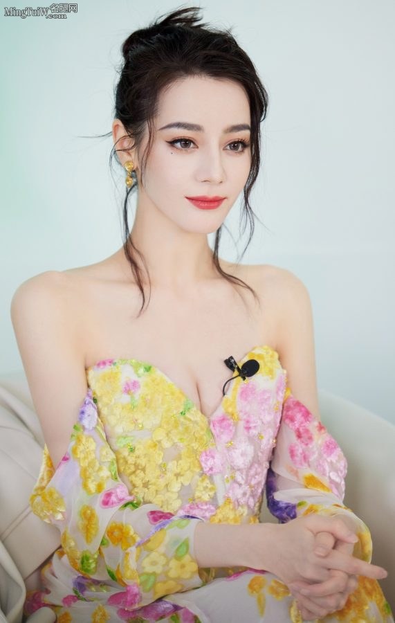 花仙子迪丽热巴玉腿美足气质温婉迷人(9/11)