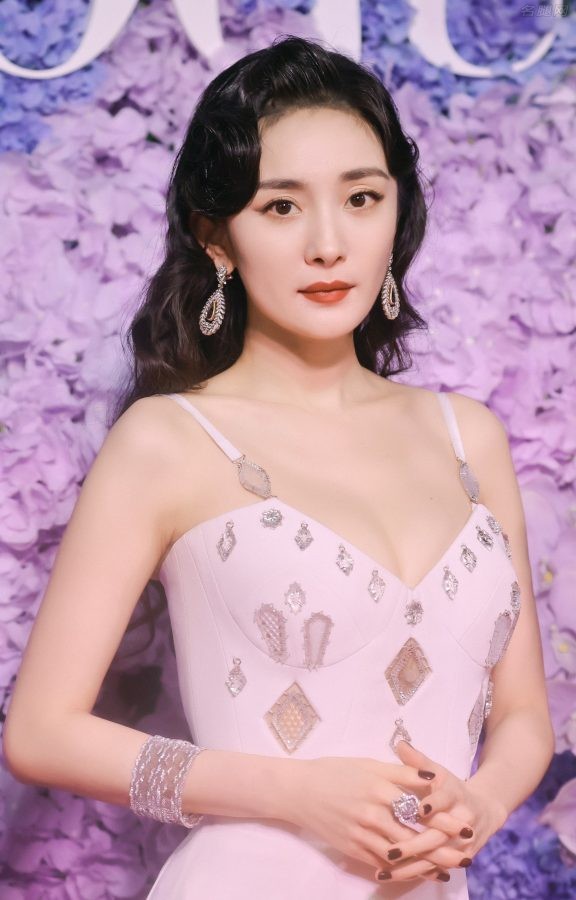 今晚最美的新娘杨幂无暇美腿(22/37)