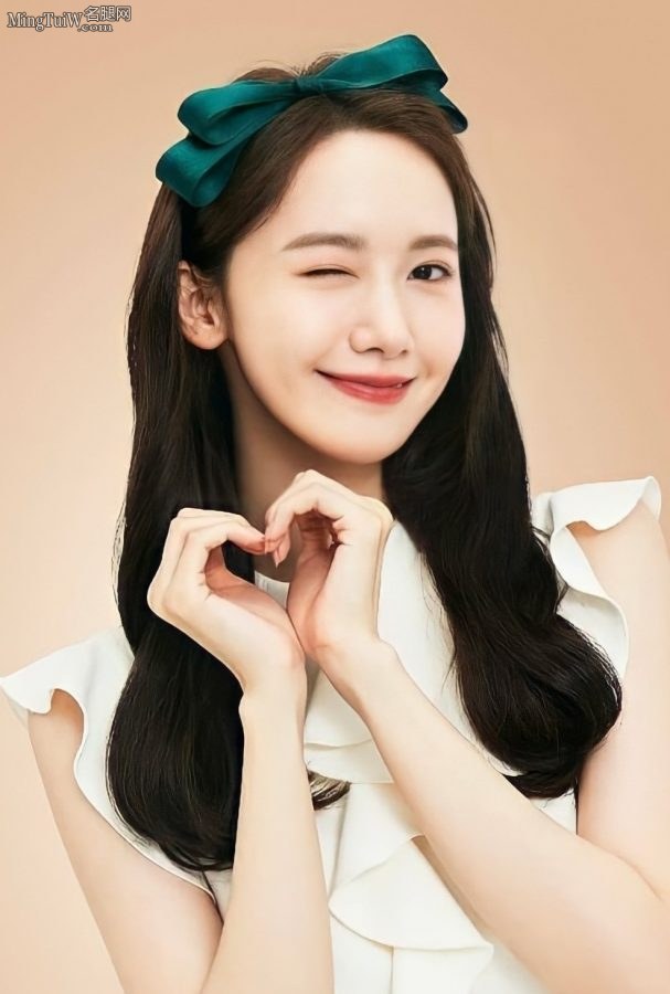 林允儿白裙玉腿短袜少女感满满(5/5)