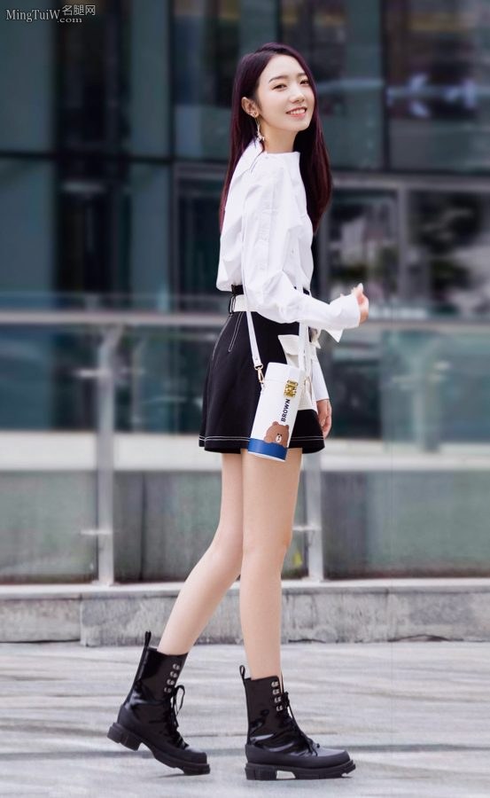 长发美女孟美岐外出照片好一双大长腿(1/3)
