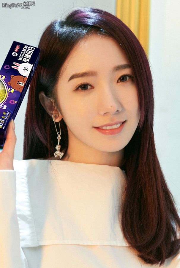 长发美女孟美岐外出照片好一双大长腿(3/3)