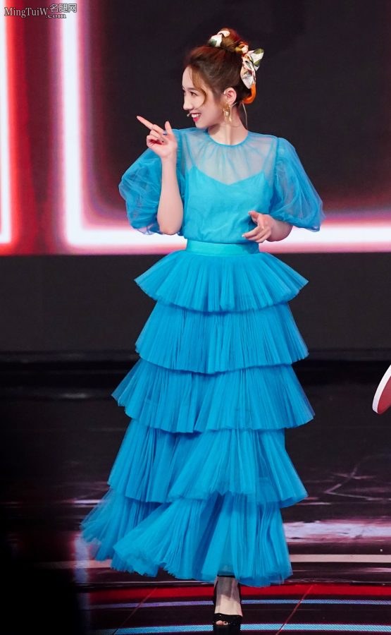 Meng Meiqi wore blue princess-style thick-heeled platform shoes to record "I heard they are delicious"(7/10)