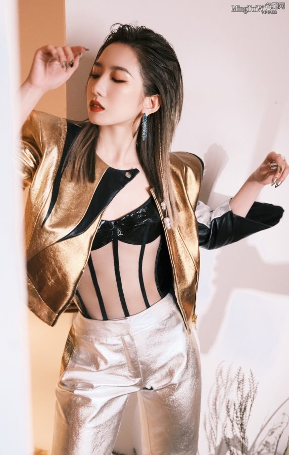 高挑大姐姐孟美岐性感狂野新造型(2/6)