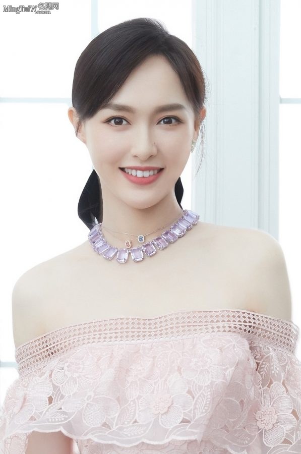 高级感明星美女唐嫣超细的美腿(4/7)