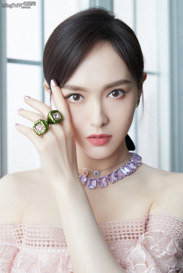 高级感明星美女唐嫣超细的美腿(5/7)
