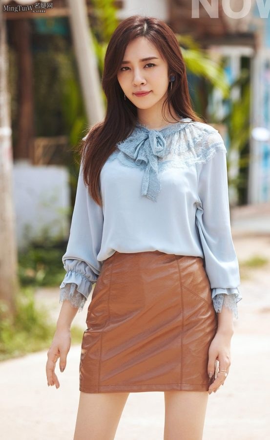 王晓晨四套衣服长腿时尚外拍(2/9)