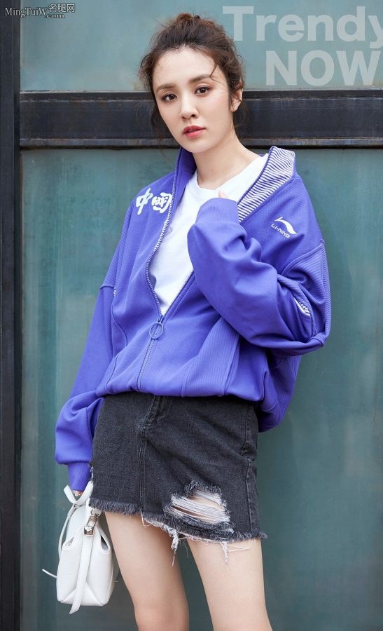 王晓晨四套衣服长腿时尚外拍(7/9)