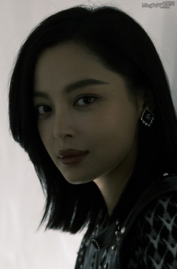 活力美女大姐姐辛芷蕾玉腿修长(3/6)