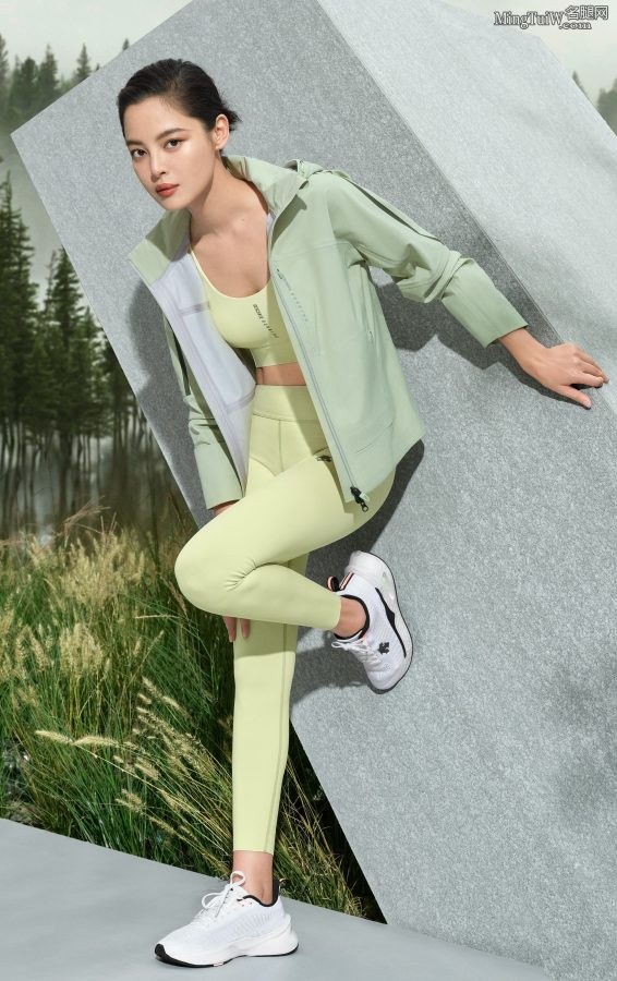 Xin Zhilei's sports tights wrap her shapely legs and highlight her attractive lines(4/4)