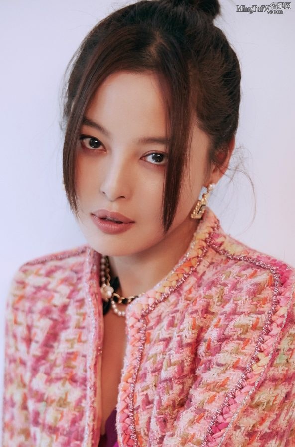 女演员辛芷蕾牛仔裤高跟鞋笑容迷人(7/7)