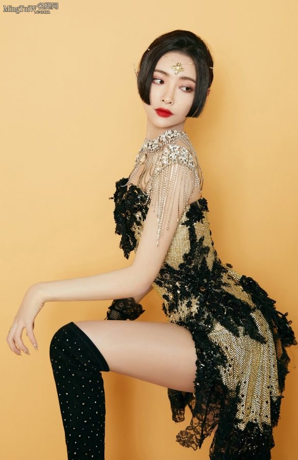 美腿明星许佳琪腰细臀翘(1/2)