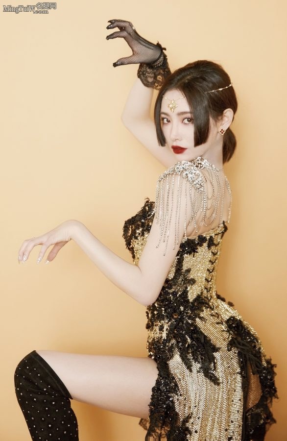 美腿明星许佳琪腰细臀翘(2/2)