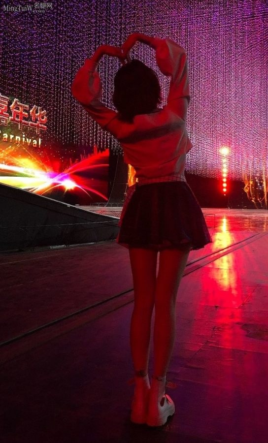 许杨玉琢、张语格、许佳琪三双美腿(4/5)