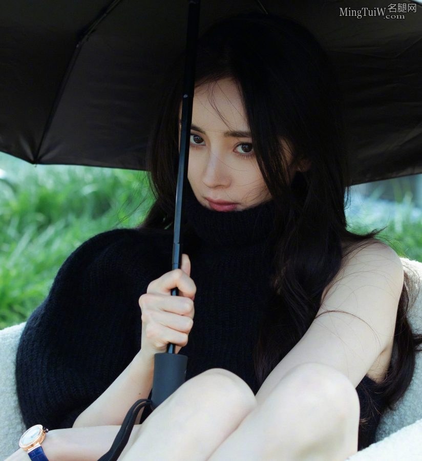 《时尚芭莎》杨幂穿着清凉秀美腿(3/16)